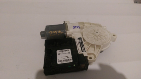 Motoras - Motoras macara fata dreapta pentru Audi A3 8P, cod 8P0959802H   ,   05074636