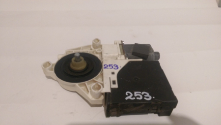 Motoras macara fata dreapta pentru Audi A3 8P, cod 8P0959802H   ,   05074636 [1]