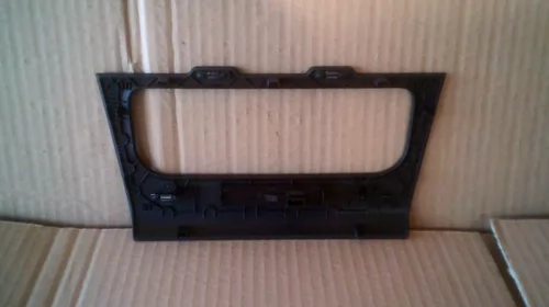 Alte accesorii de interior - Ornament Fata Centrala pentru Volkswagen Golf 6, cod 5K0858069P