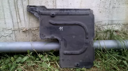Bandouri si ornamente exterioare - Scut pentru BMW Seria 7 E65, motorizare 3.0 Diesel, cod 51717020535