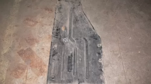 Bandouri si ornamente exterioare - Scut pentru BMW Seria 7 E65, motorizare 3.0 Diesel, cod 7020533