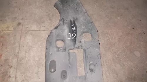 Bandouri si ornamente exterioare - Scut pentru Lexus IS220 XE20, motorizare 2.2 Diesel, cod 58399-53010