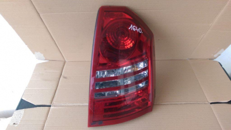 Faruri si stopuri - Stop dreapta pentru Chrysler C300 , Sedan