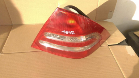 Faruri si stopuri - Stop dreapta pentru Mercedes C-Class W203 , berlina