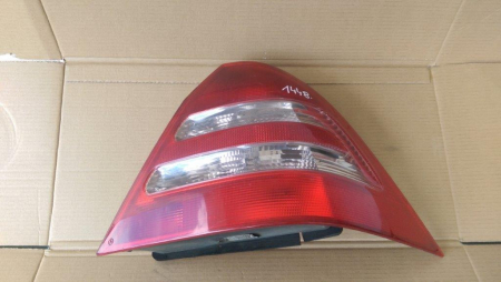 Faruri si stopuri - Stop dreapta pentru Mercedes C-Class W203, Sedan