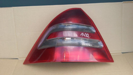 Faruri si stopuri - Stop stanga pentru Mercedes C-Class W203 BERLINA