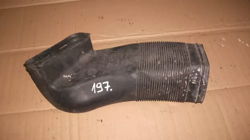 Motoare si anexe - Tubulatura aer pentru Audi A6C5 , motorizare 1.9 -2.5 Diesel, cod 8D0129617E