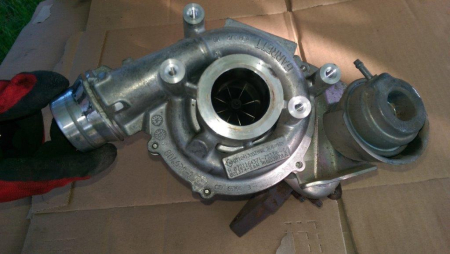 Turbosuflanta pentru Renault Clio 4, motorizare 1.5 diesel, cod 8201164371   ,   144117533R   ,   RHW03878R [2]