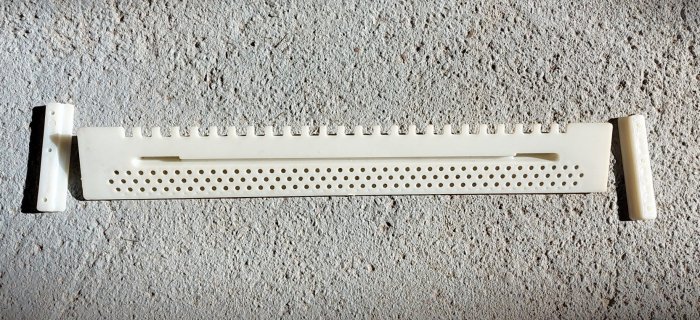 Gratie urdinis alba de plastic antisoareci model 2 [2]