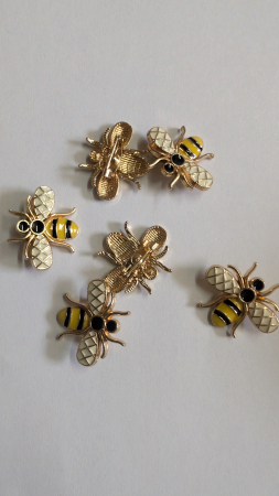 ***Produse pentru toata lumea - Brosa Albina M2