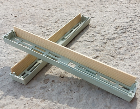 Cusca izolator pentru matca cu scandurele din lemn [1]