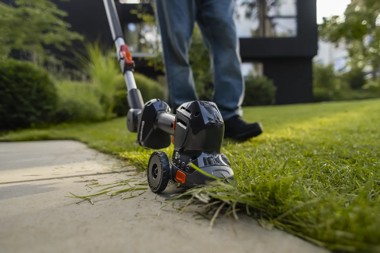 Set motounealta pentru tuns gard viu si gazon Husqvarna Aspire™ S20-P4A + Aspire™ tijă prelungire-P4A cu acumulator și încărcător incluse [10]
