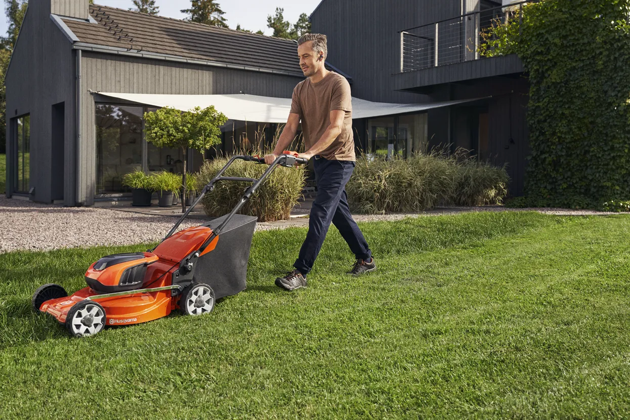 Masina Tuns Gazon Cordless LC 142iS (Incarcator  40-C80 si Acumulator  Bli20, 36.5V/4.0Ah) [2]
