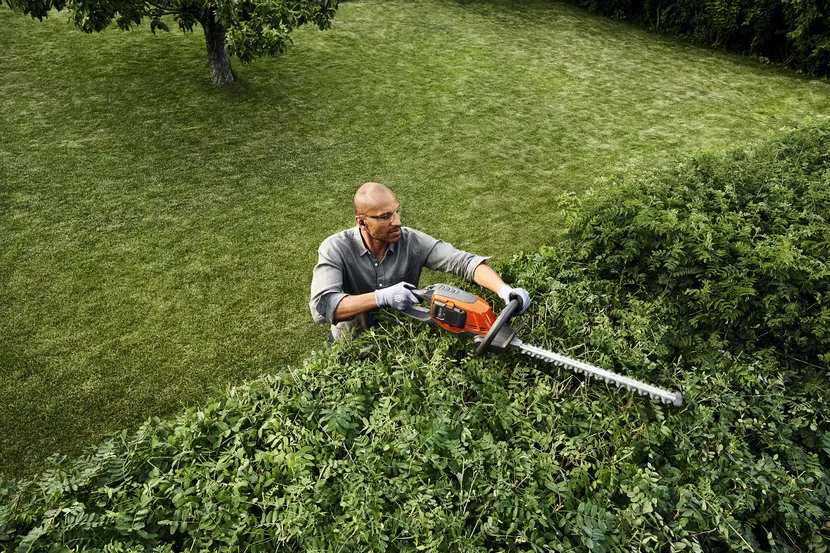 Motounealta de taiat gard viu Husqvarna cu acumulator 215iHD45 (nu include acumulator și încărcător) [4]