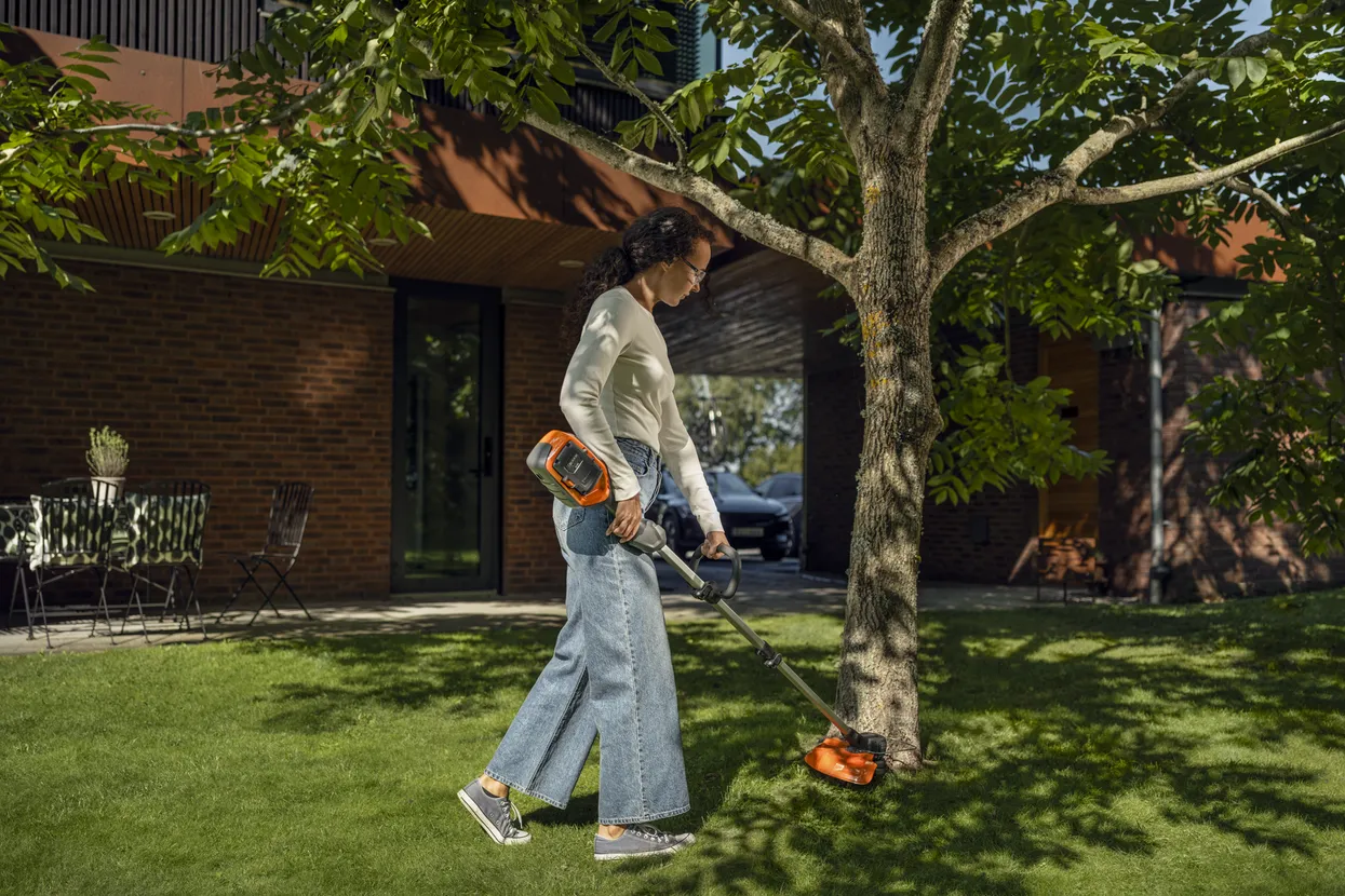 Motounealta trimmer Husqvarna Cordless 215iL (Incarcator QC 80 si Acumulator BLi10,36.5V/2.0Ah) [6]
