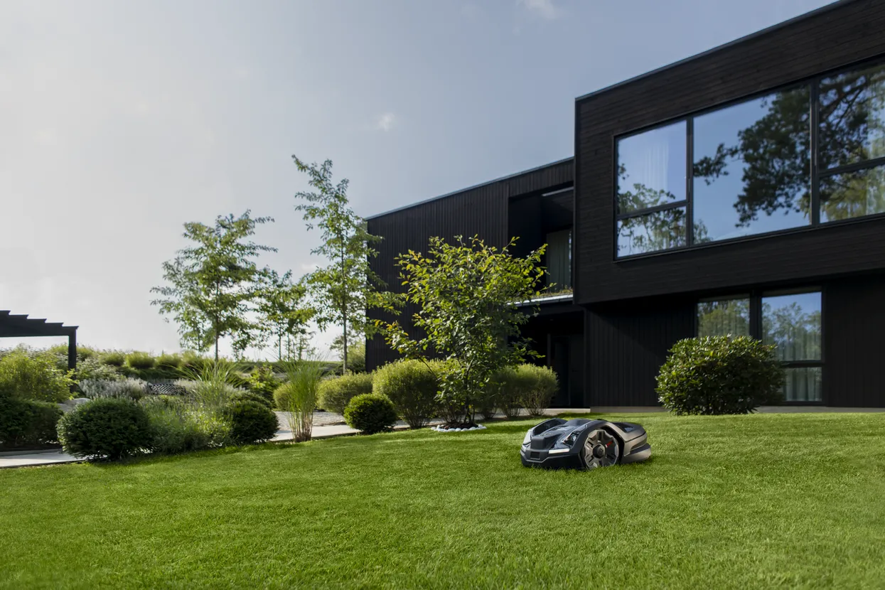 Robot de tuns iarba Husqvarna Automower® 410XE NERA [9]