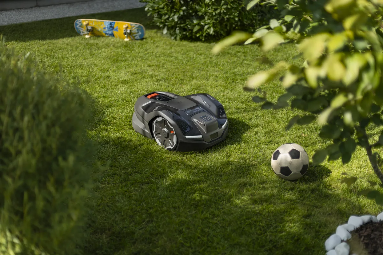 Robot de tuns iarba Husqvarna Automower® 410XE NERA [3]