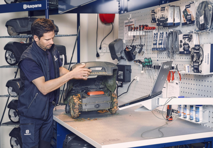 Service / Revizie Anuala Robot Husqvarna Automower - Modele mici & medii [3]