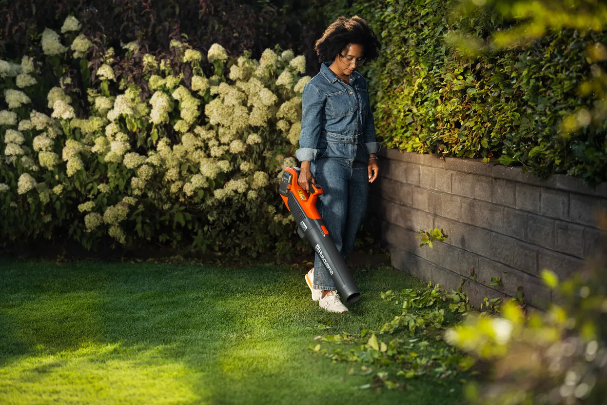 Suflanta Husqvarna 122iB cu acumulator și încărcător [5]