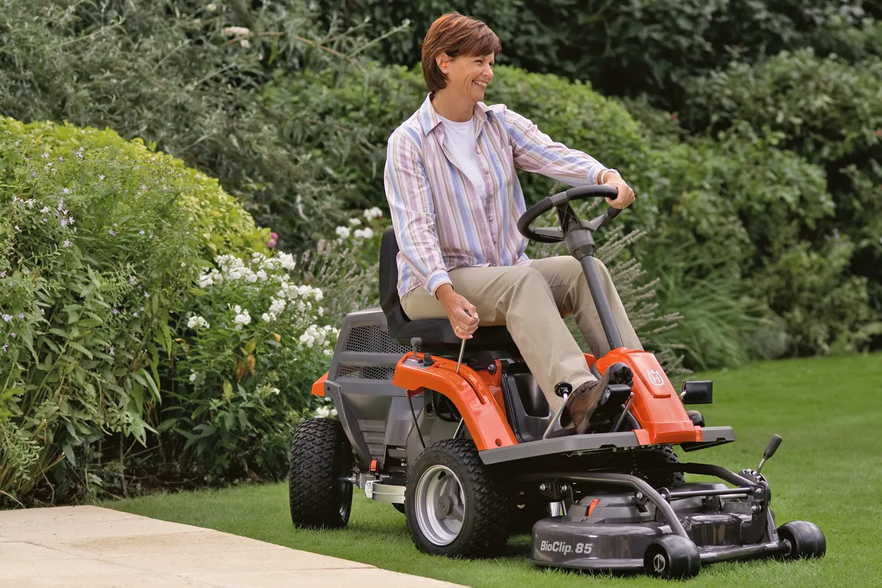 Tractor Tuns Gazon Husqvarna R 112C (prețul include masă de tăiere Combi 85) [2]