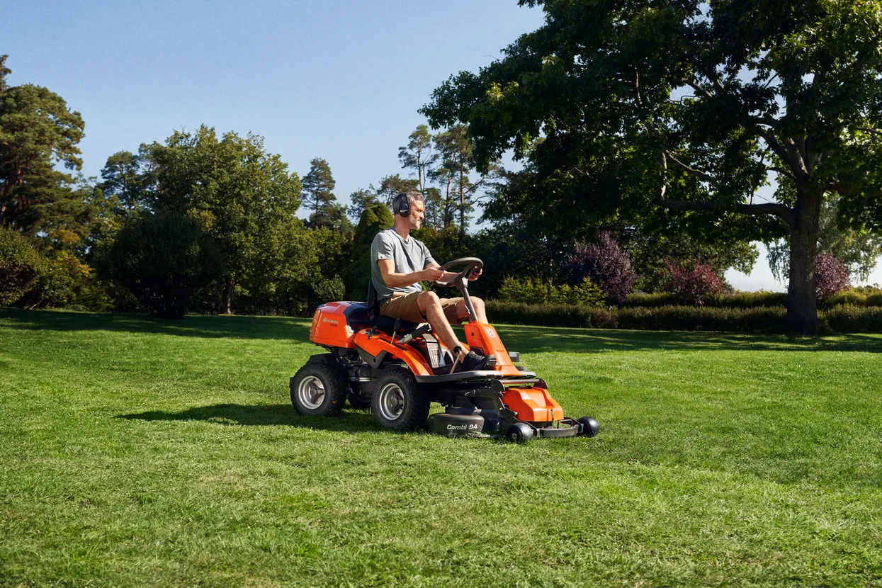 Tractor Tuns Gazon HUSQVARNA R214TC Comfort edition (prețul include masă de tăiere) [3]
