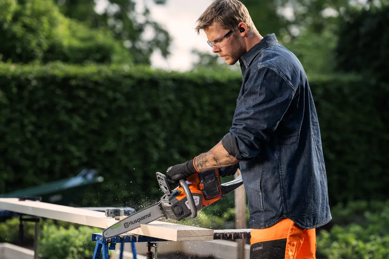 Motoferastrau cu Baterie Husqvarna 215i (cu acumulator și încărcător incluse) [3]