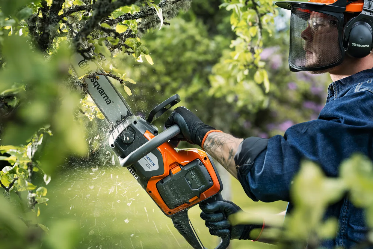 Motoferastrau cu Baterie Husqvarna 215i (cu acumulator și încărcător incluse) [5]