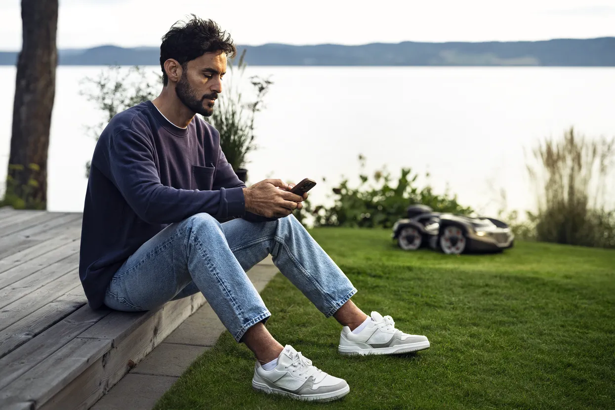 Robot tuns iarba Husqvarna Automower® 435X AWD NERA cu Husqvarna EPOS™ - fara fir perimetral - Pachet cu stație de referință. [7]