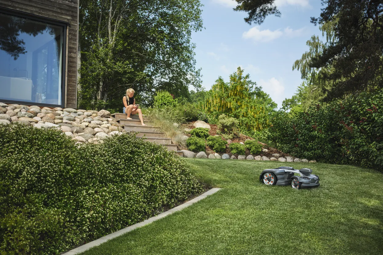 Robot tuns iarba Husqvarna Automower® 435X AWD NERA cu Husqvarna EPOS™ - fara fir perimetral [4]