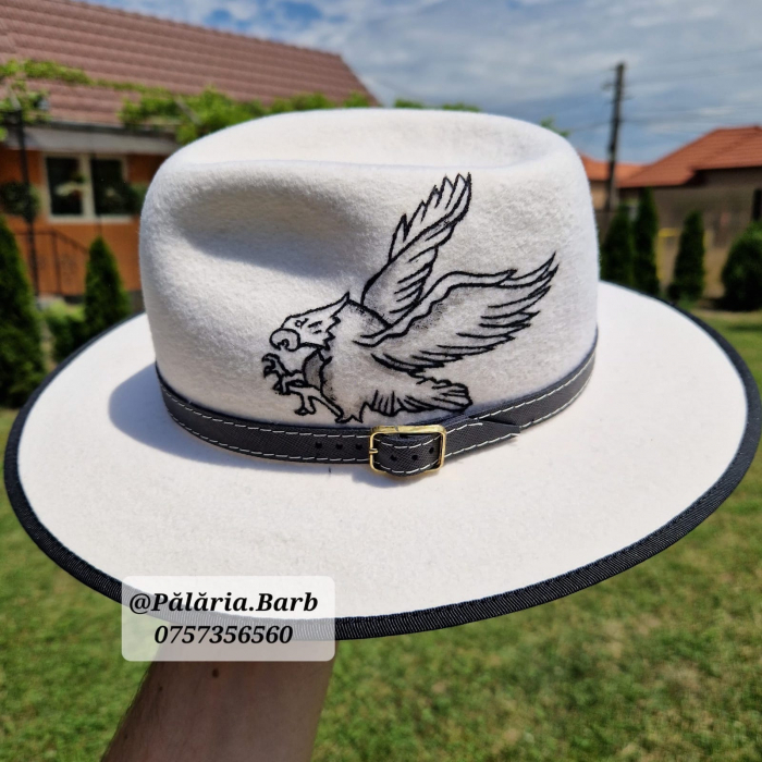 Pălărie albă cu vultur pictat [3]