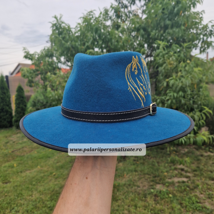Pălărie albastră cu 2 cai cusuți [2]