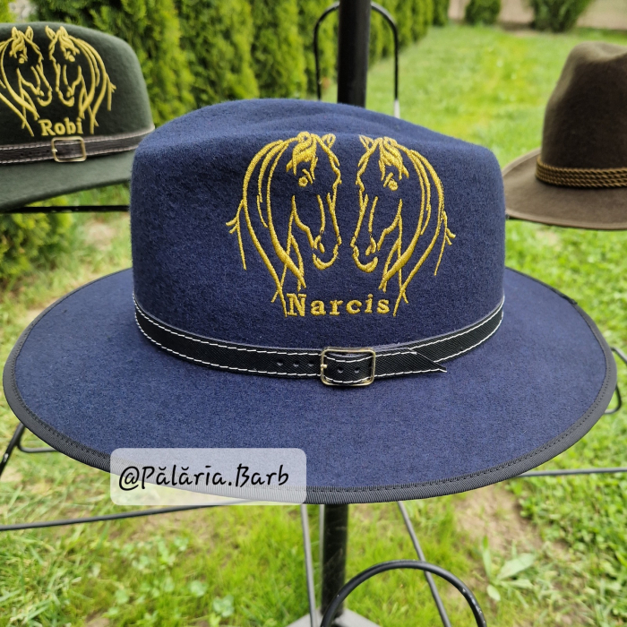 Pălărie bleumarin cu 2 cai cusuți [1]