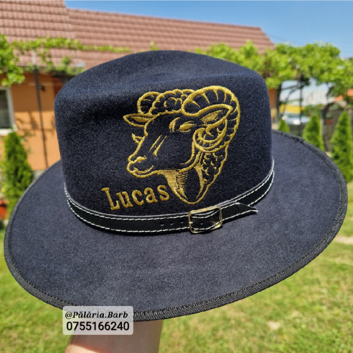 Pălărie bleumarin cu berbec auriu cusut [3]