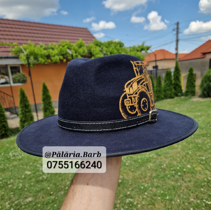 Pălărie bleumarin cu tractor FENDT pictat [2]