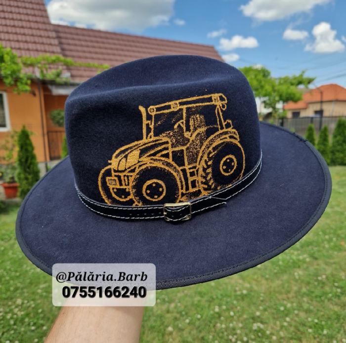 Pălărie bleumarin cu tractor FENDT pictat [3]