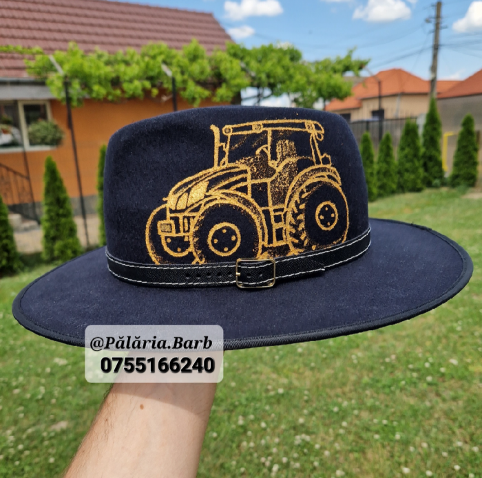 Pălărie bleumarin cu tractor FENDT pictat [1]