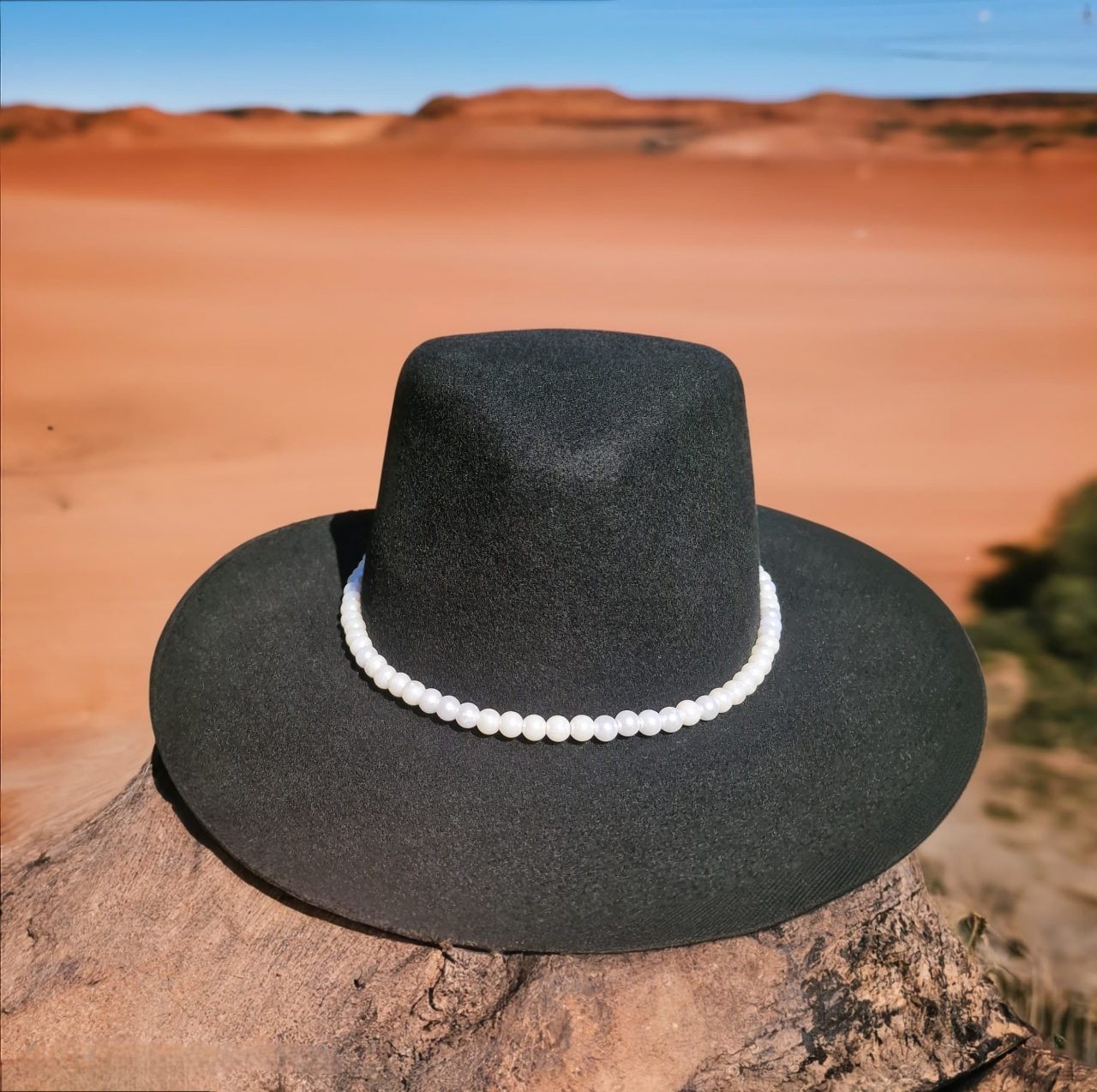 Pălărie cu bor larg cu fir de perle [1]