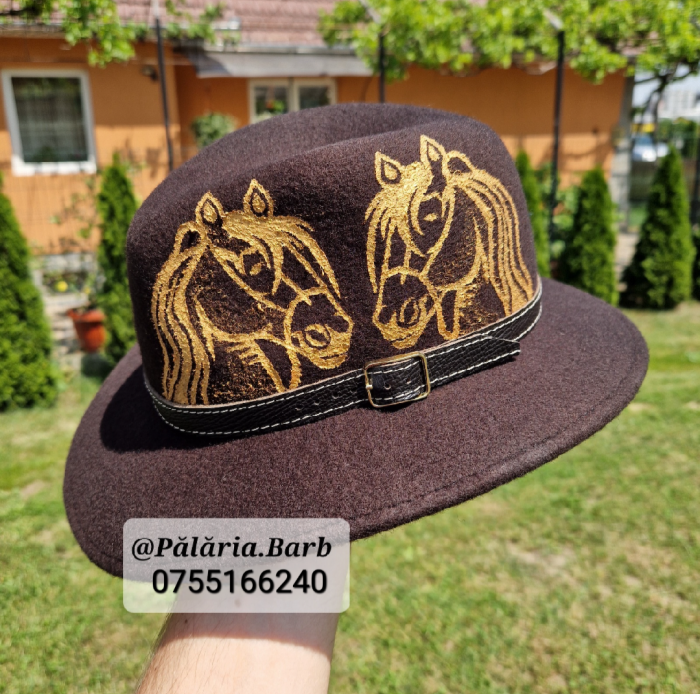 Pălărie maro "Parlamentară" cu 2 cai pictați [3]
