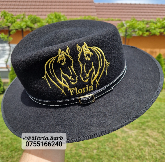 Pălărie neagră cu 2 cai cusuți + Nume [3]