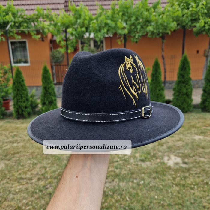 Pălărie neagră cu 2 cai cusuți [2]