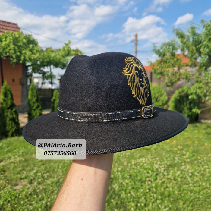 Pălărie neagră cu LEU cusut [2]