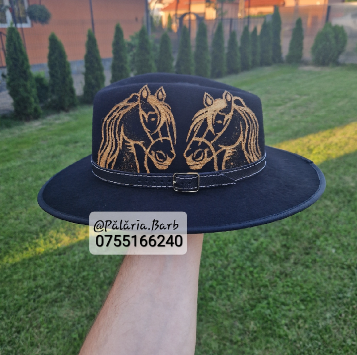 Pălărie neagră cu 2 cai pictați [3]