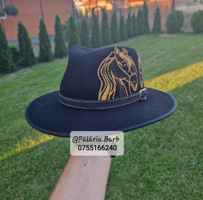 Pălărie neagră cu 2 cai pictați [2]