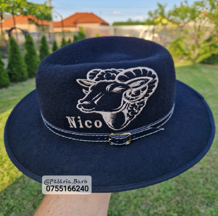 Pălărie neagră cu berbec cusut [2]