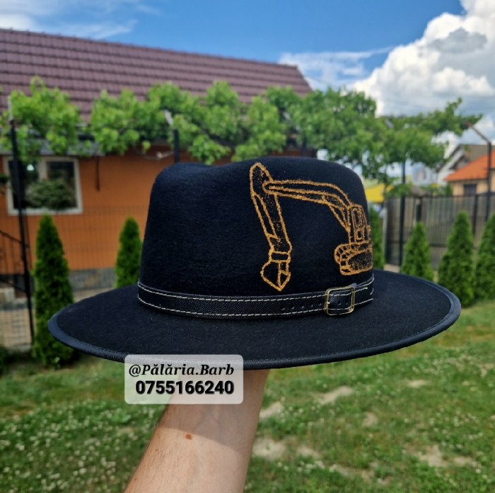 Pălărie neagră cu EXCAVATOR pictat [1]