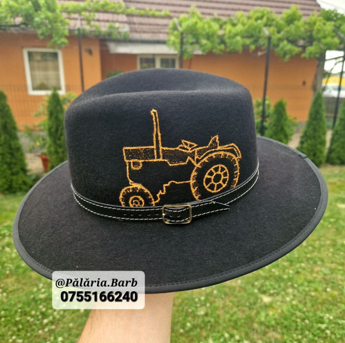 Pălărie neagră cu tractor pictat [2]