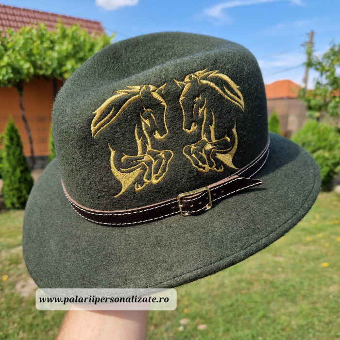 Pălărie verde "Parlamentară" cu 2 cai în 2 picioare cusuți [3]