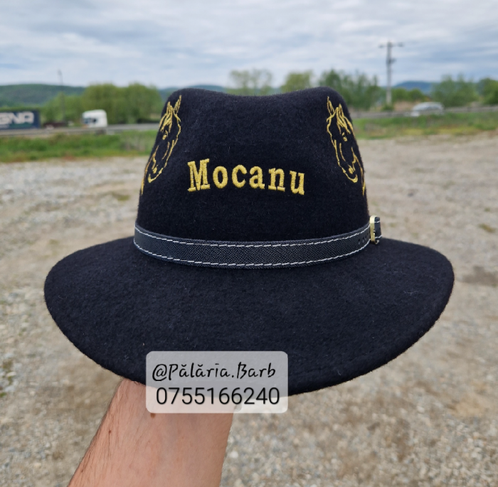Pălărie neagră "Parlamentară" cu cal cusut pe ambele părți + nume [3]