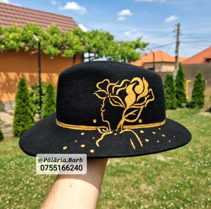 Pălărie neagră "Parlamentară" cu cap de damă pictat [1]