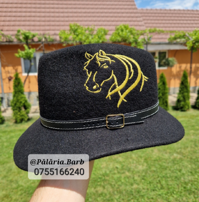 Pălărie neagră "Parlamentară" cu un cal pe ambele părți [1]